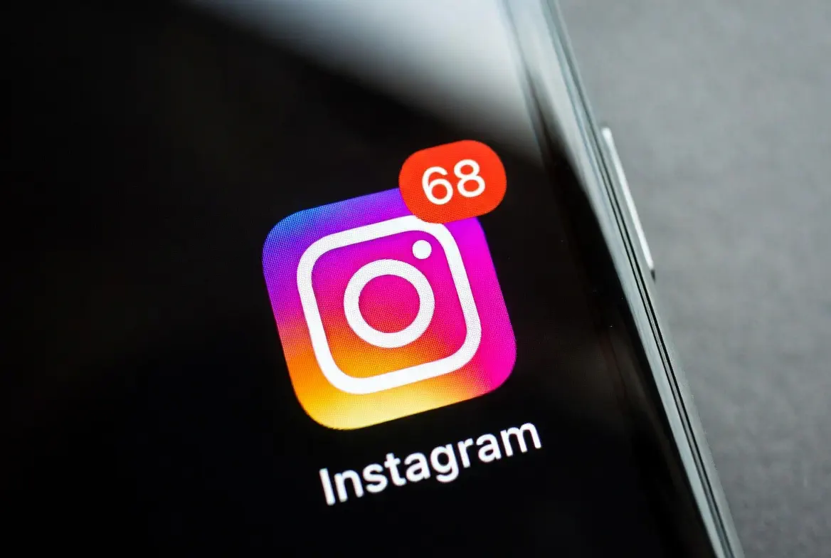 Phone screen flooded with notification badges